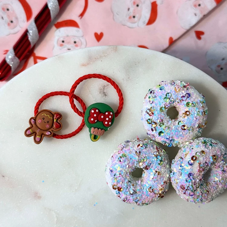 gumeczki pierniczek i bombka.png